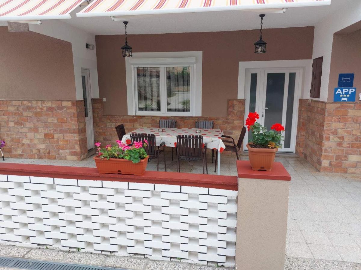Apartments Baksa Kanfanar Exterior foto