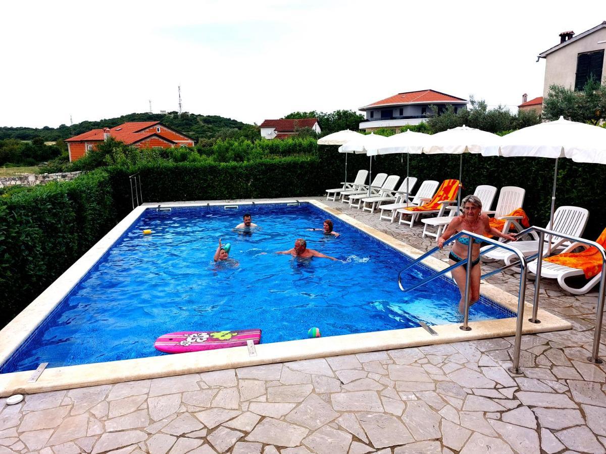 Apartments Baksa Kanfanar Exterior foto
